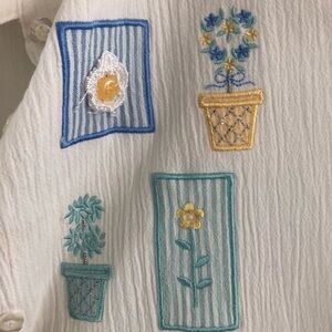 White Alfred Dunner Embroidered Shirt with adorable Details 10P